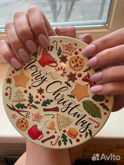 Маникюр с покрытием гель-лаком