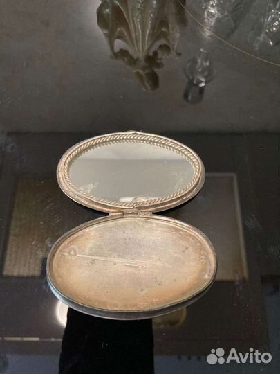 Пудреница старинная с зеркальцем