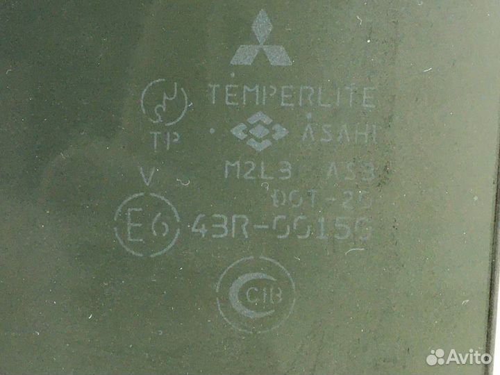 Стекло двери задней левой Mitsubishi Pajero/Monter