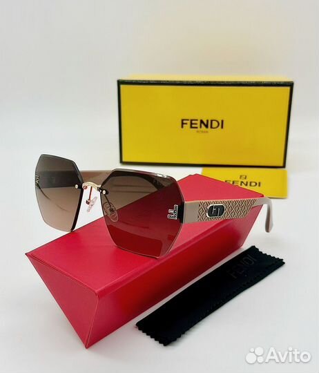 Солнцезащитные очки fendi