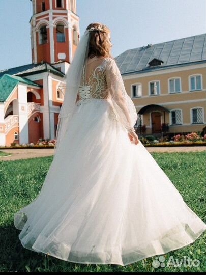 Свадебное платье