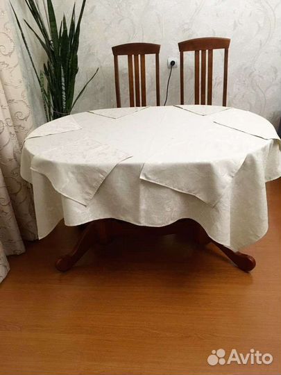 Скатерть жаккард 150х150 и 6 салфеток 35х35