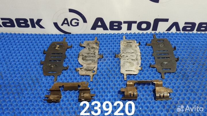 Пластины противоскрипные Toyota Isis