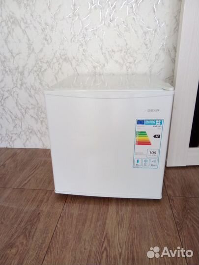 Холодильник маленький с морозильным отделением