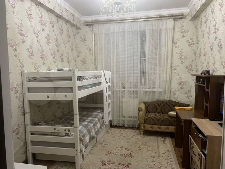 2-к. квартира, 80 м², 1/10 эт.