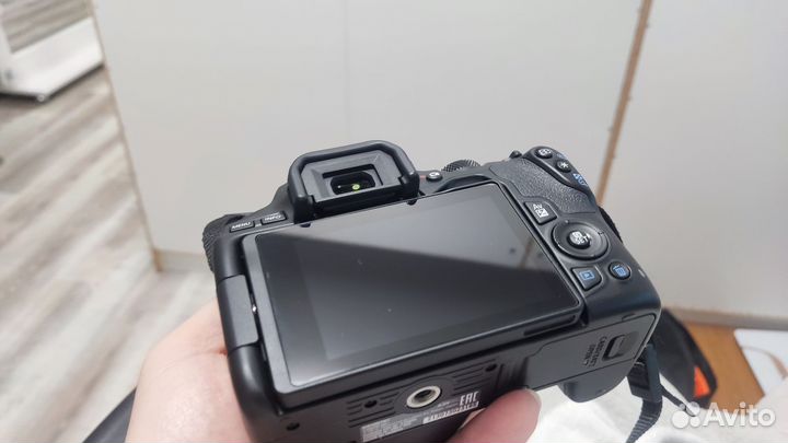 Фотоаппарат canon eos 250d kit 18 55mm