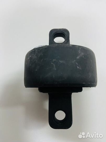 Сайлентблок заднего правого продольного рычага Spo