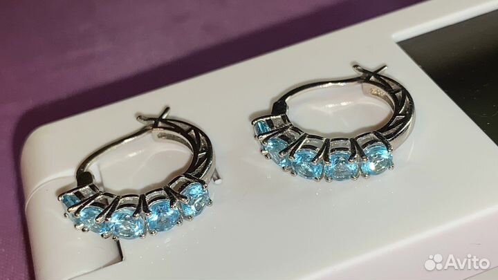 Серебряные серьги с апатитами