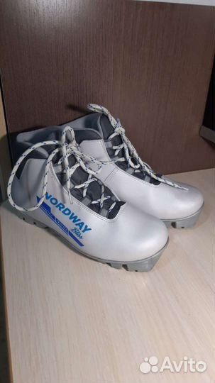 Лыжные ботинки