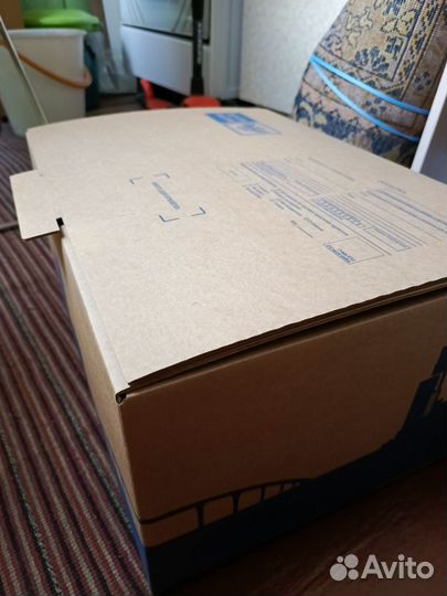 Коробка детских вещей