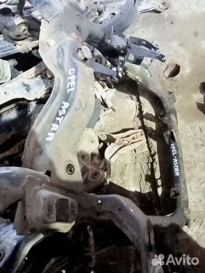 Подрамник Opel Astra