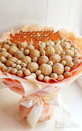 Букет из орехов