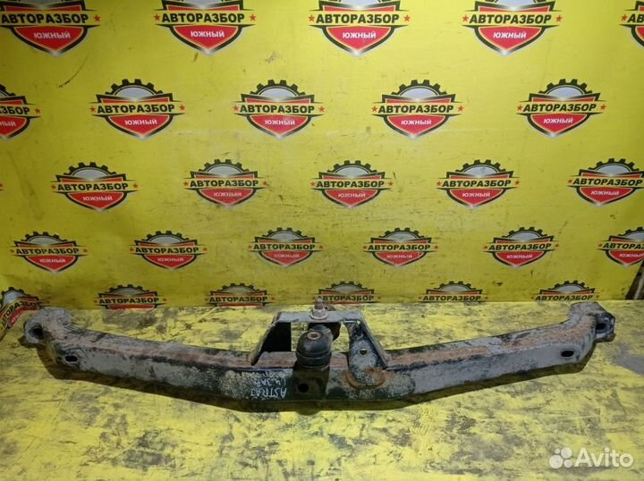 Кронштейн задней балки Opel Astra J