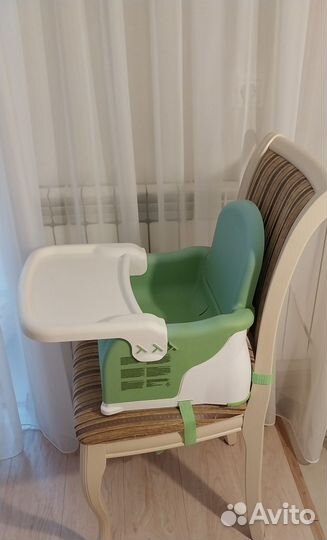 Детский стульчик-бустер для кормления munchkin