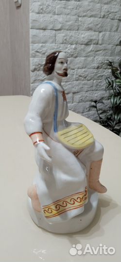 Статуэтки фарфор