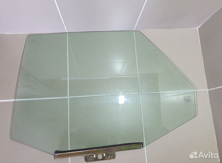 Стекло заднее левое LADA Priora / 2110