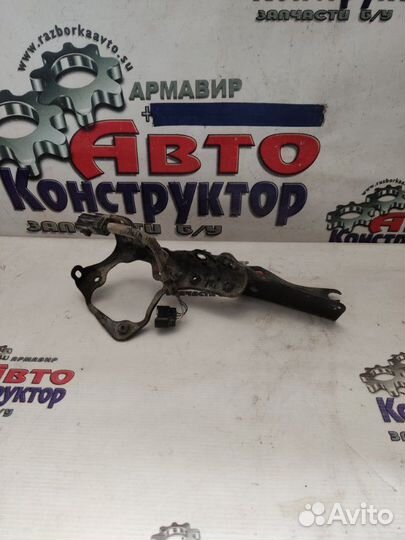 Крепление помпы инвертора Toyota Prius хэтчбек III