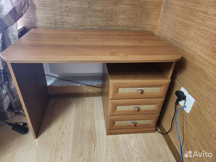 Письменный стол Lazurit