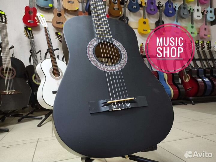 Гитара новая чёрная для обучения в муз школу