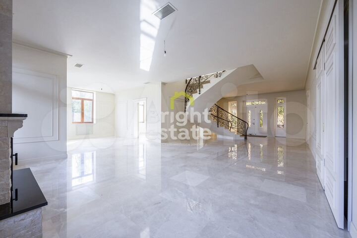 Дом 362 м² на участке 10,5 сот.