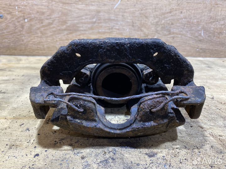 Суппорт передний правый Ford Fusion S99