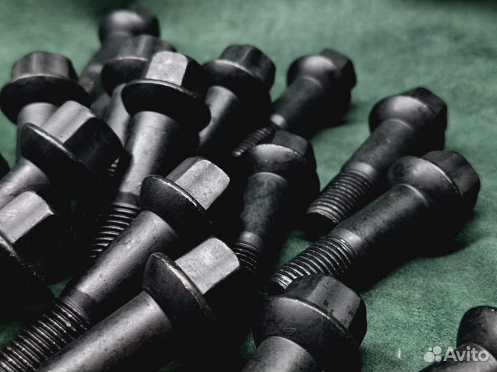 Болты удлиненные Mercedes черные
