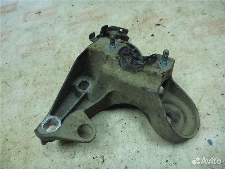 Кронштейн двигателя передний правый Audi A4 B5 ADP