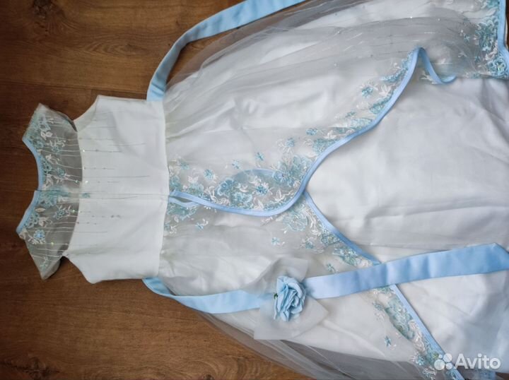 Праздничное платье на девочку (90см)