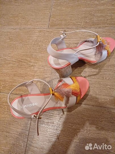 Босоножки женские