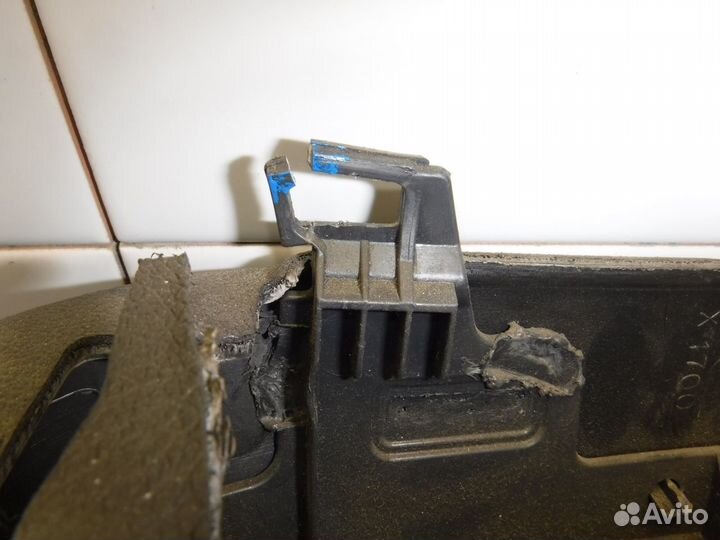 Обшивка кузова правая Volkswagen Golf 5