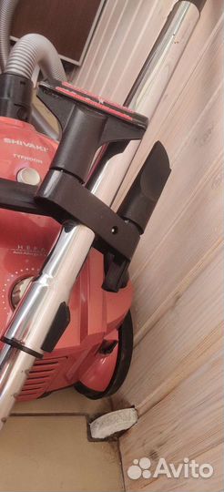 Пылесос Shivaki SVC-1748R Typhoon красный