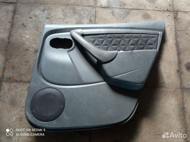 Обшивка задней правой двери Renault Duster