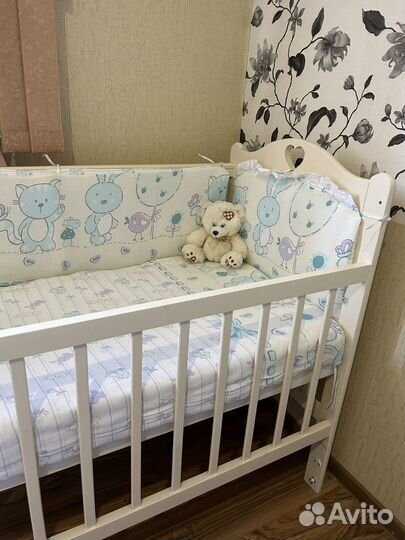 Детская кроватка с поперечным маятником