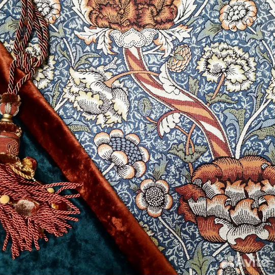 Ткань гобелен в стиле У. Морриса