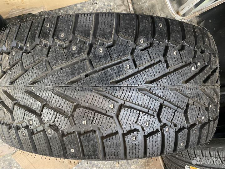 Pirelli Ice Zero SUV 295/35 R21