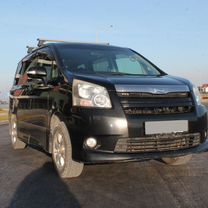 Toyota Noah 2.0 CVT, 2010, 300 000 км, с пробегом, цена 1 450 000 руб.