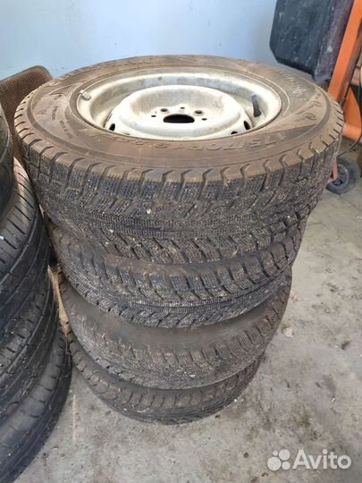 Продаю зимнюю резину на дисках R13