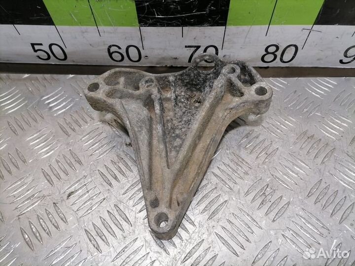 Кронштейн кпп Volkswagen Golf 6