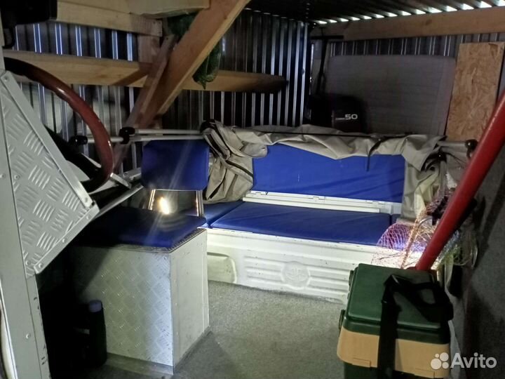 Продам Казанку 2м кабинный катер