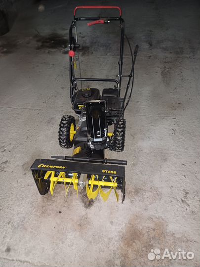 Снегоуборщик бензиновый чемпион