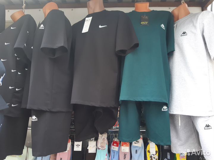 Одежда и домашний обувь. И крокусы