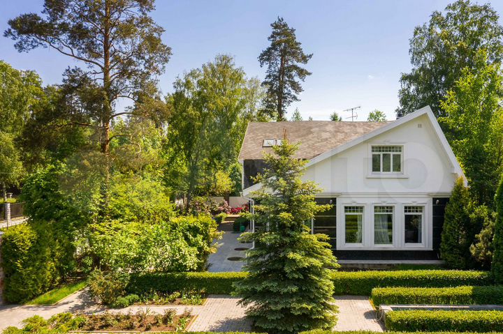 Дом 347 м² на участке 14 сот.