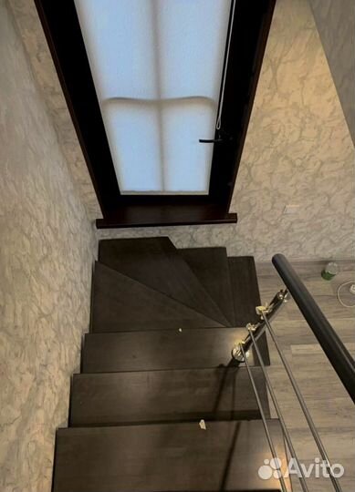 Лестница с забежными ступенями в коттедж