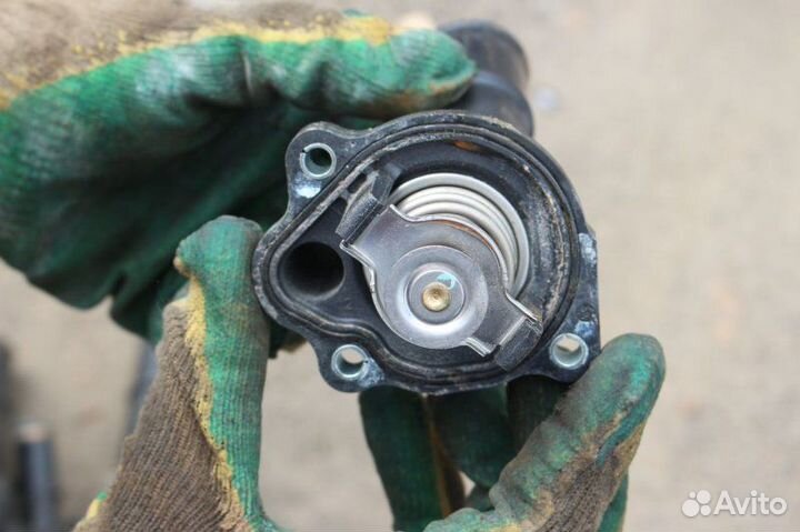 Корпус термостата Ford Focus 2 2.0L