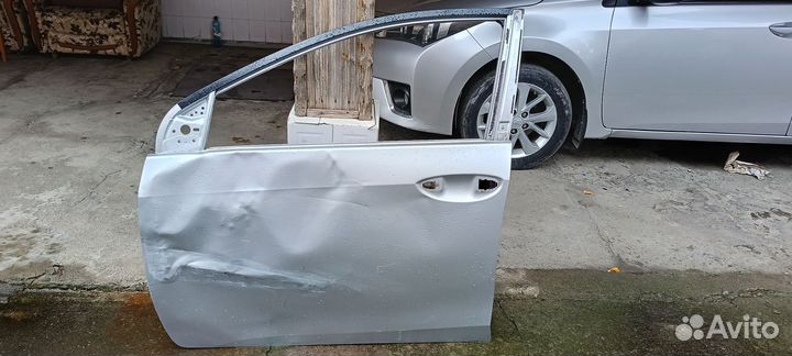 Дверь передняя левая на toyota corolla 180
