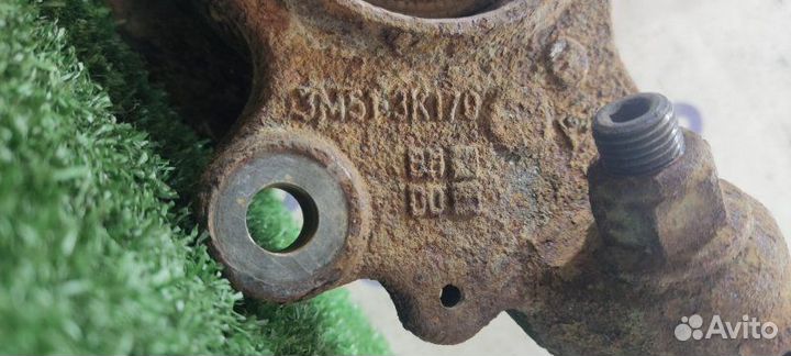 Поворотный кулак передний правый Ford Focus 2