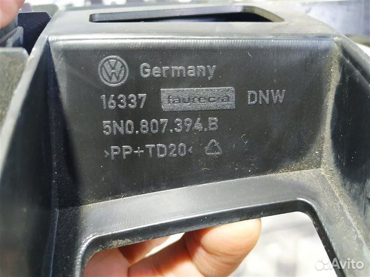 Кронштейн бампера задний правый Volkswagen Tiguan