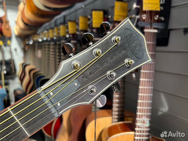 Акустическая гитара дредноут