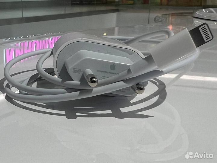 Зарядка для iPhone 20w новая