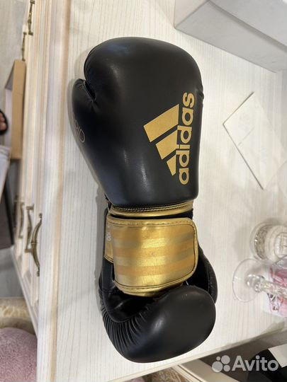 Боксерские перчатки adidas